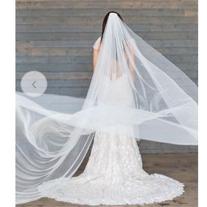 New Brides & Hairpins CHRISTINA VEIL - STYLE 309